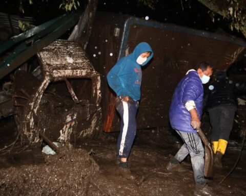 El aluvión ocurrido en La Gasca ha dejado 26 muertos hasta el momento. Foto: API