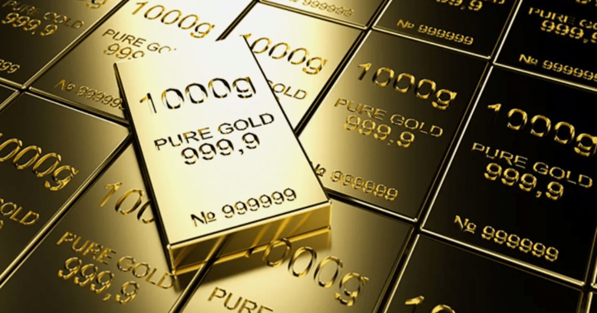 Gold Hits Two-Week High on Dollar Weakness, US Inflation Fears