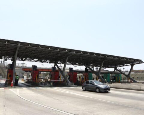 Government evaluates concessionaire contracts that raised toll rates "arbitrarily"