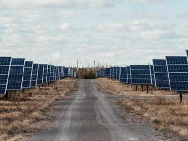 Government inspects development of Helios I solar farm