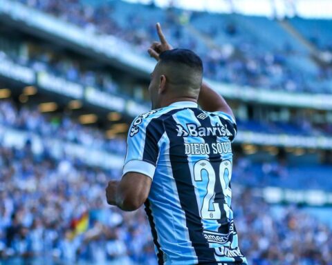 Grêmio thrashes São Luiz 4-0 in coach Roger Machado's debut