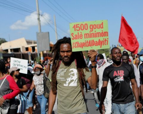 Haiti increases the minimum wage by 54% after protests by garment workers