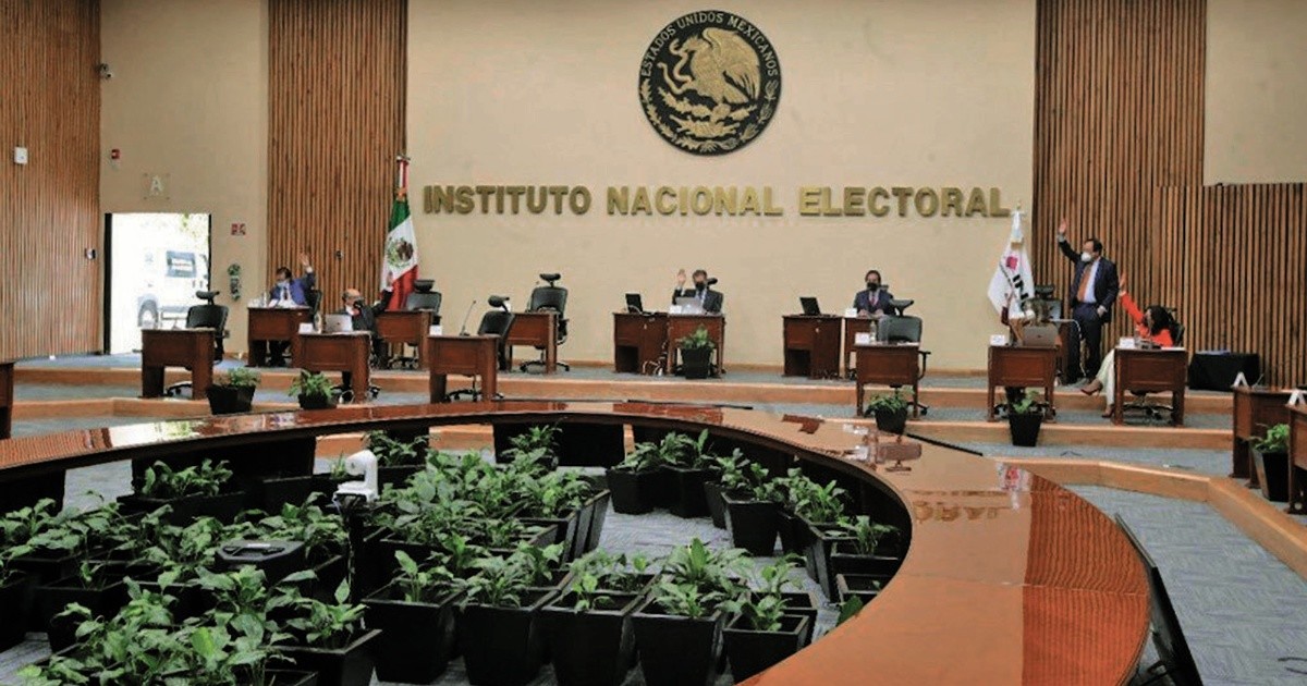 INE orders the mayors of Morena to withdraw a statement of support for AMLO