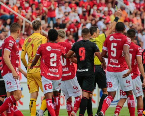 In a five-goal game, Vila Nova wins classic with Atlético-GO