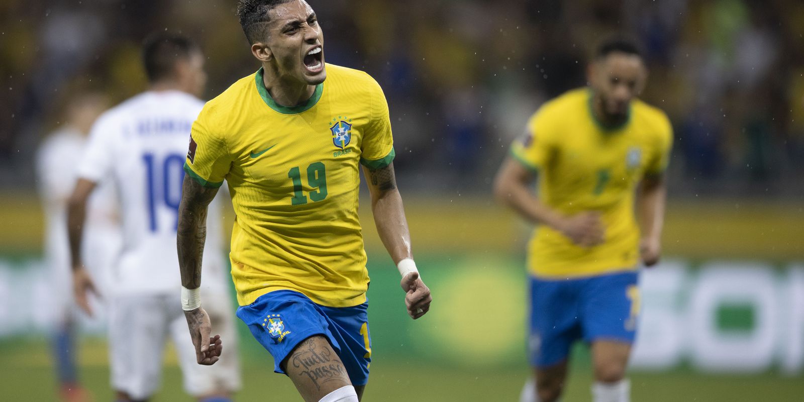 In a night of experiences, Brazil thrashes Paraguay in the qualifiers