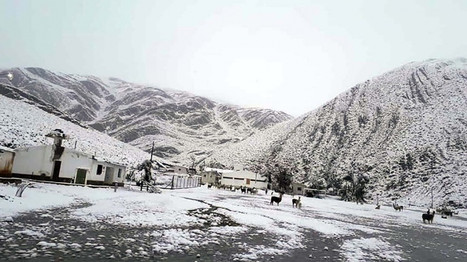 In the middle of summer, the town of Santa Catalina woke up under a blanket of snow