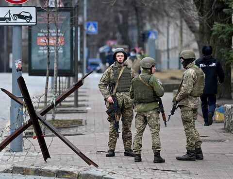 Kiev decreed a curfew from this afternoon until Monday at 8