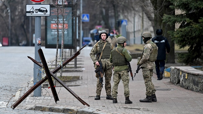 Kiev decreed a curfew from this afternoon until Monday at 8