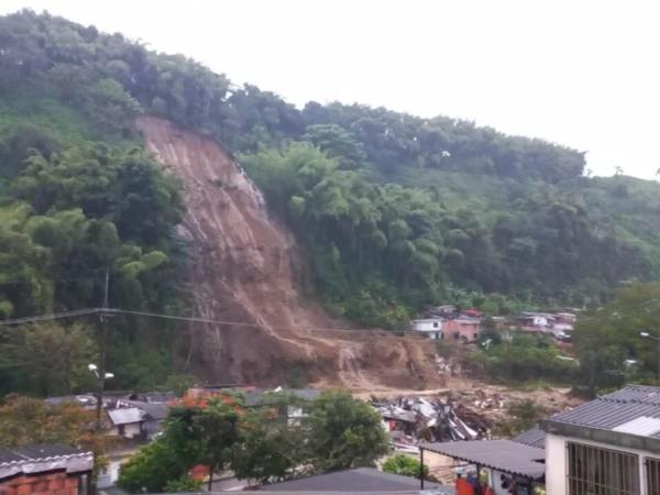 Landslide in Pereira leaves 9 dead and several houses buried