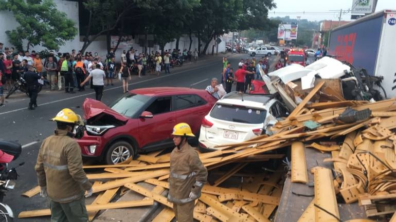 Large truck takes six vehicles ahead of South Access