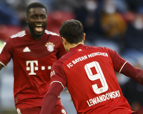 Leader Bayern Munich come from behind to win 4-1 against bottom Greuther Fürth