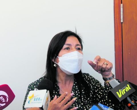 Mayor of Ocoña says they wanted to "silence" her in Congress