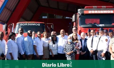 Mayor of Santo Domingo Oeste and businessmen inaugurate fire station