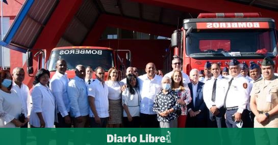 Mayor of Santo Domingo Oeste and businessmen inaugurate fire station