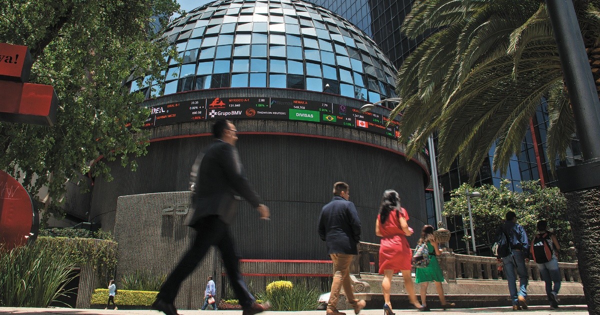 Mexican stock market picks up and closes week with moderate advance