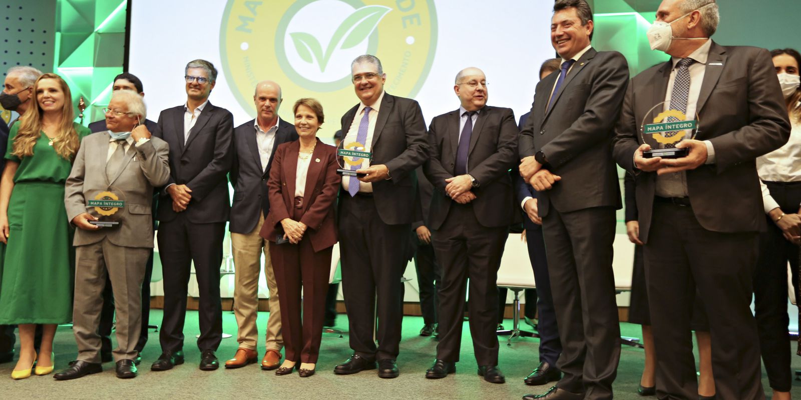 Ministry awards 17 organizations with the More Integrity Seal