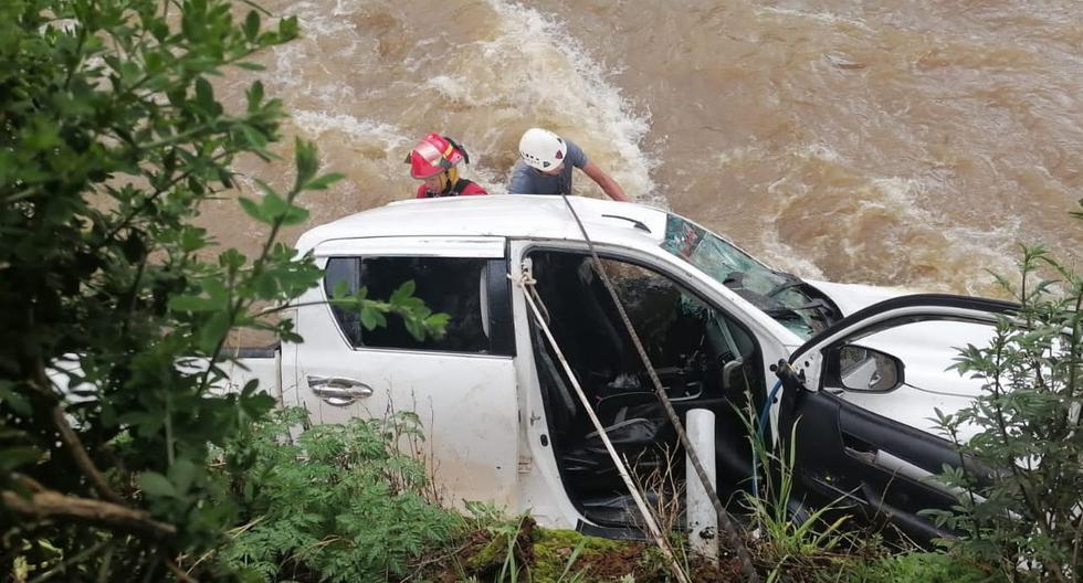 Minor steals truck and sinks it in the Ichu River, in Huancavelica