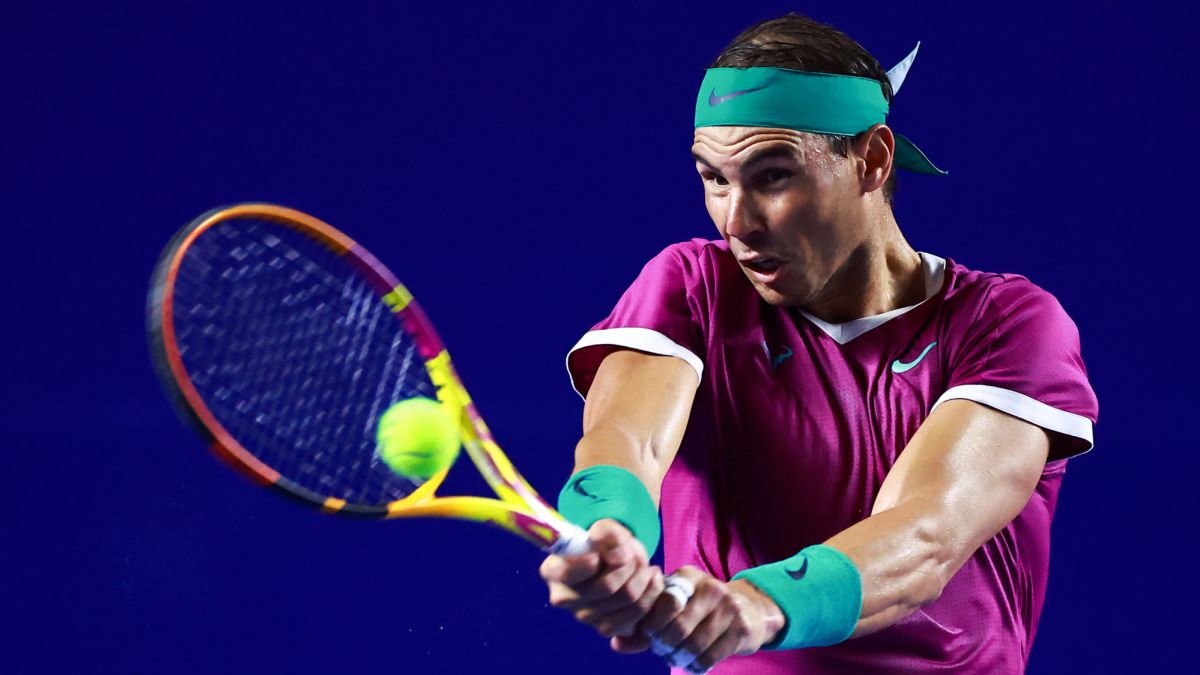 ACAPULCO, MEXICO - FEBRUARY 22: Rafael Nadal of Spain plays a backhand during a match between Rafael Nadal of Spain and Denis Kudla of the United States  as part of day 2 of the Telcel ATP Mexican Open 2022 at Arena GNP Seguros on February 22, 2022 in Acapulco, Mexico. (Photo by Hector Vivas/Getty Images)