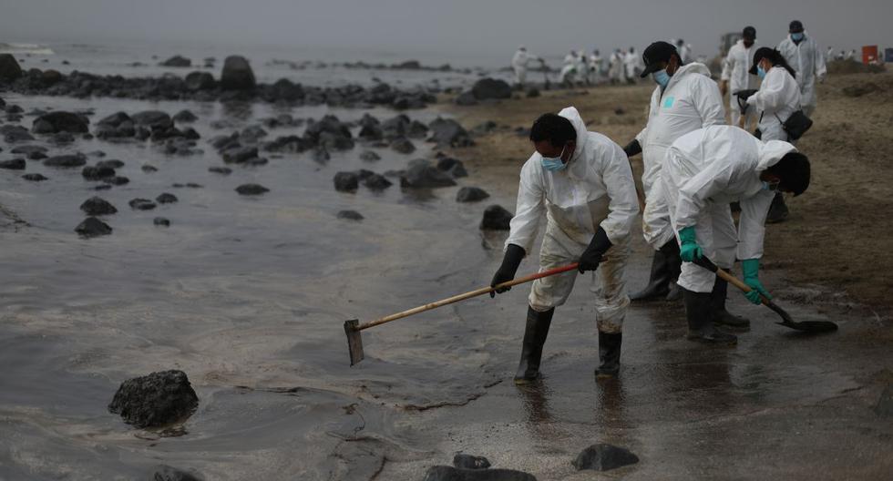 Oil spill: Repsol assures that it will help those affected until beaches are suitable for their activities