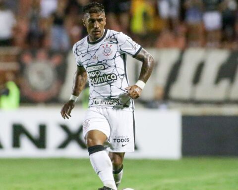 Paulinho decides and guarantees Corinthians victory at Paulista