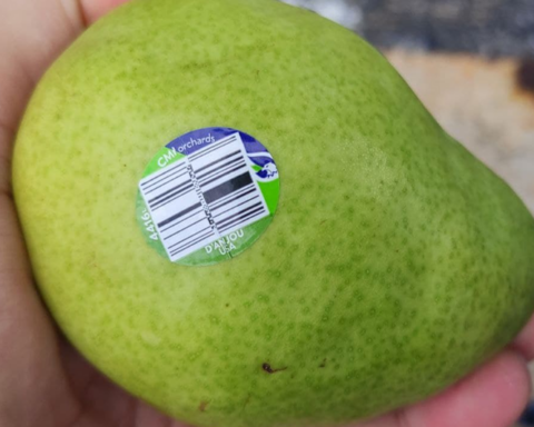 Pears from the United States are sold in Cuba, but only for those who have foreign currency