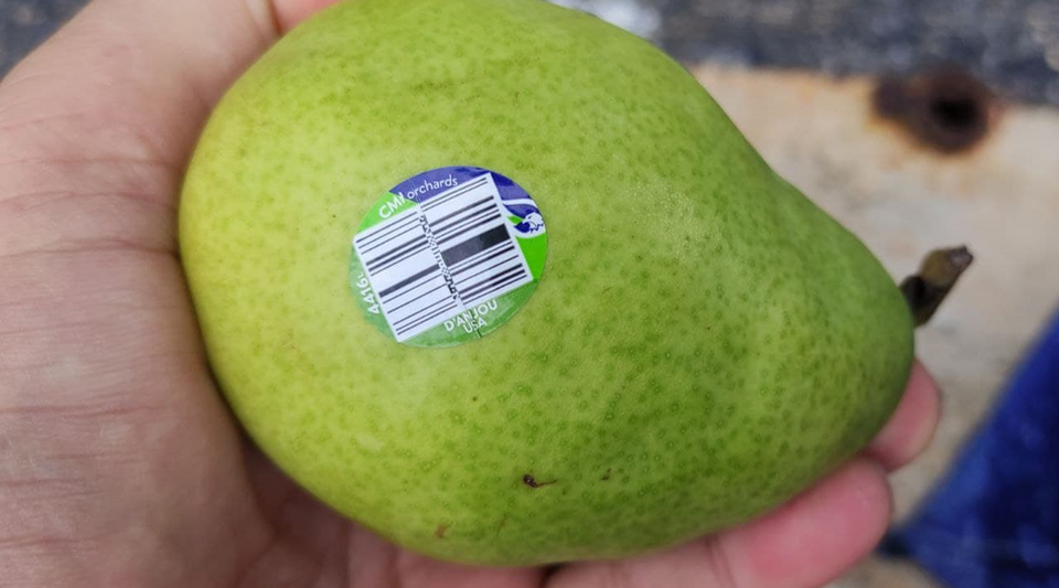 Pears from the United States are sold in Cuba, but only for those who have foreign currency