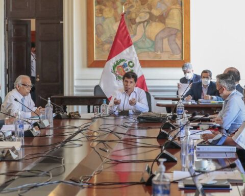 Pedro Castillo LIVE: president leads session of the Council of Ministers