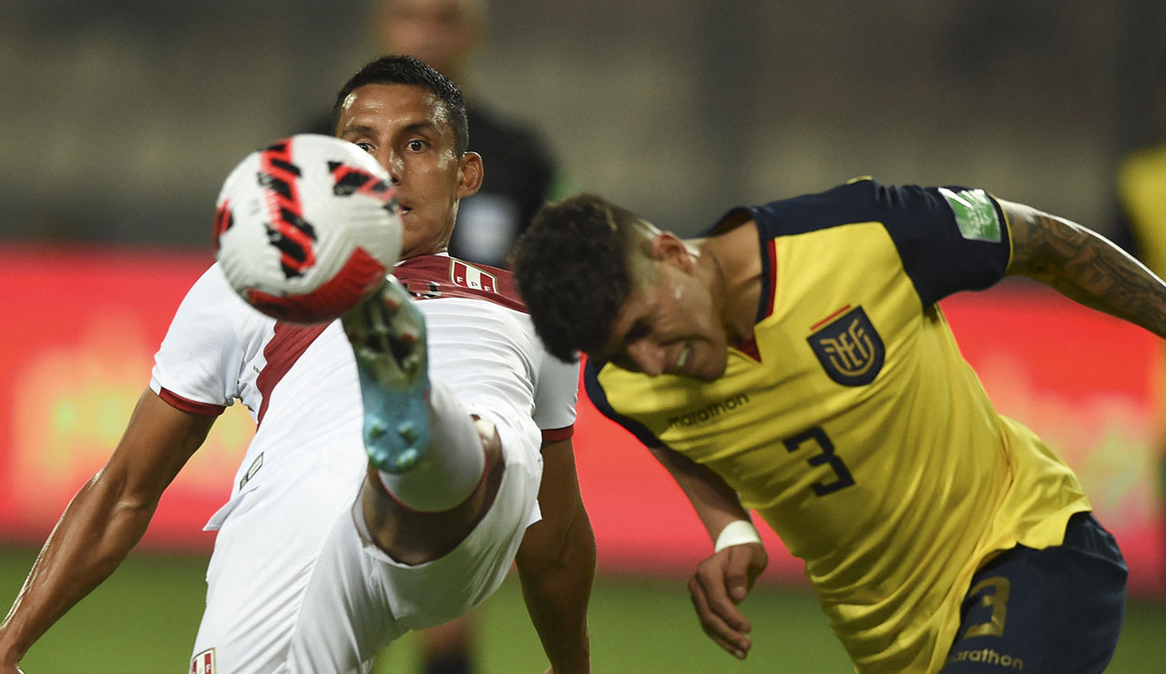 Peru saved a draw at home against Ecuador and clings to the playoff for the World Cup