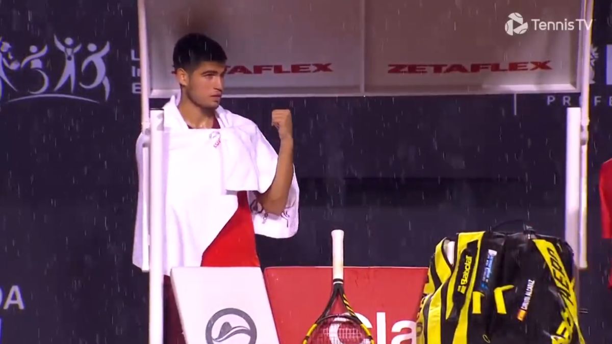 Prepare to applaud because he is not only a brutal tennis player: Alcaraz's gesture under the deluge that makes you proud