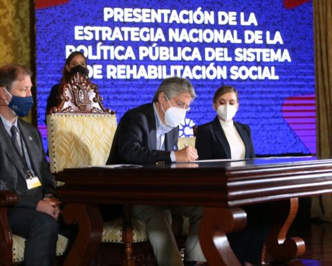 Guillermo Lasso firma decreto 355 con el que intenta dar un giro al manejo carcelario.