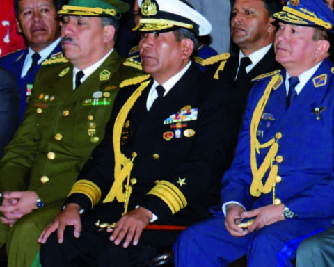 Protector of Alcón was military chief of Evo and president of the Judiciary