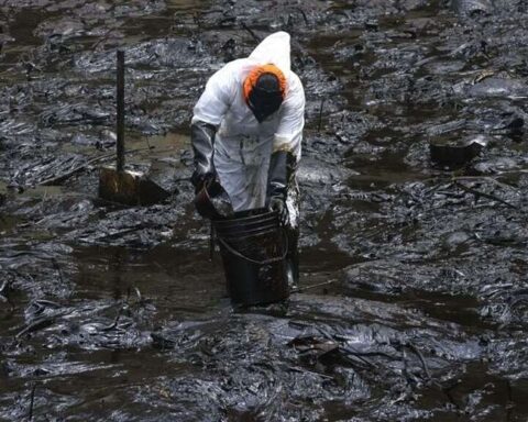 Repsol claims Italian ship for oil spill in Peru