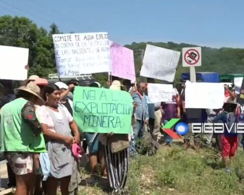 Residents of El Torno give the Government 48 hours to annul the exploitation of limestone