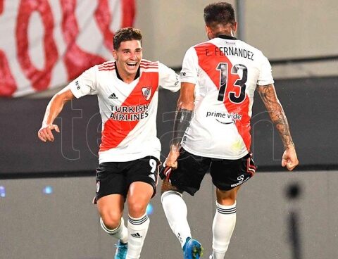 River thrashed Patronato with a hat-trick by Julián Álvarez and recovered his smile