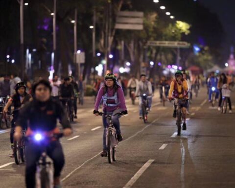 Rolls are back!  Night bike ride returns to CDMX