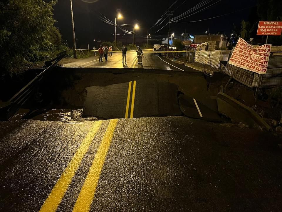 A la altura de Amaguaña el agua se llevó parte de la carretera E35.