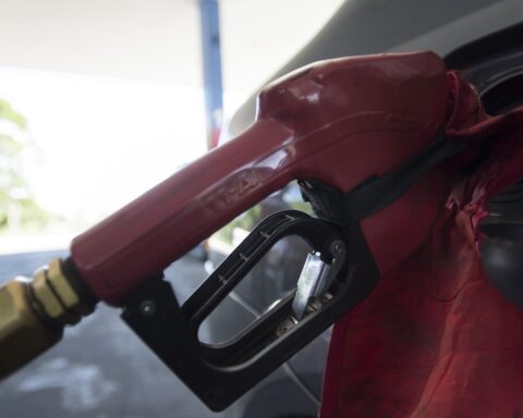 Senate discusses, but does not vote on fuel price reduction