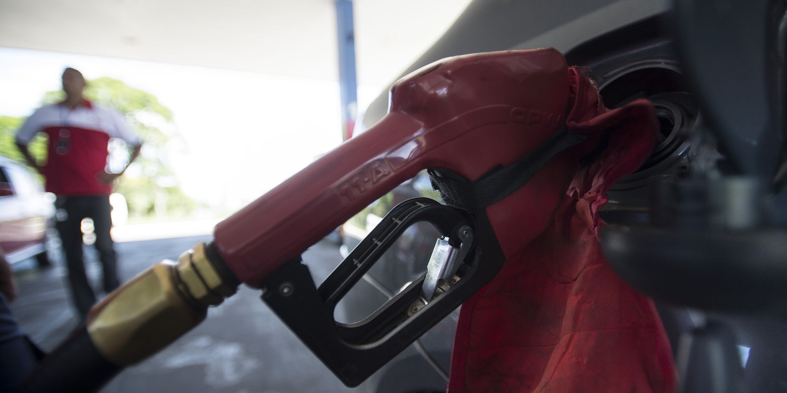 Senate discusses, but does not vote on fuel price reduction