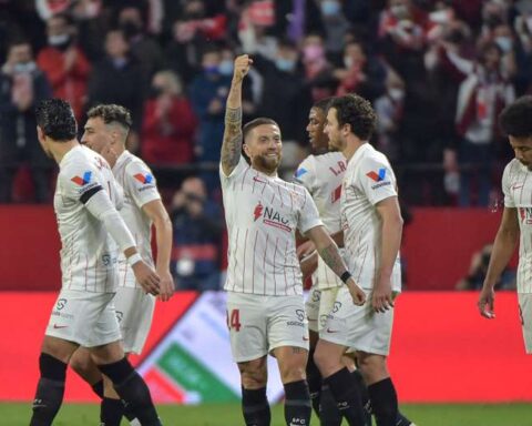 Sevilla set foot in the Europa League round of 16 by beating Dinamo Zagreb 3-1