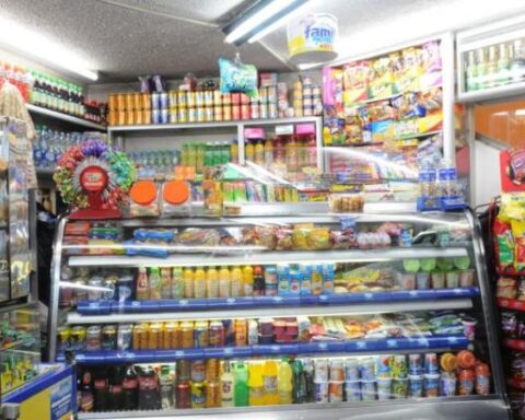 Stores, where Colombians buy food the most