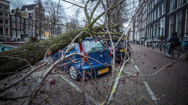 Storm Eunice left 13 dead, material damage and massive power outages in Europe