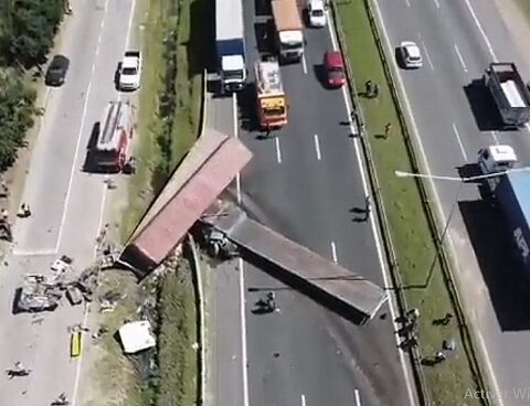 Strong crash of two trucks in the Pan-American: there are two injured