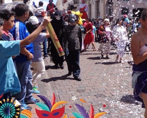 La agenda de carnaval busca reactivar el turismo en la capital ecuatoriana.