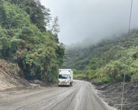 The Calacalí and Aloag-Santo Domingo roads are closed