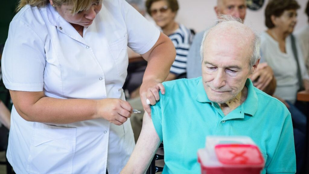 The Government will reinforce vaccination in people over 60 years of age