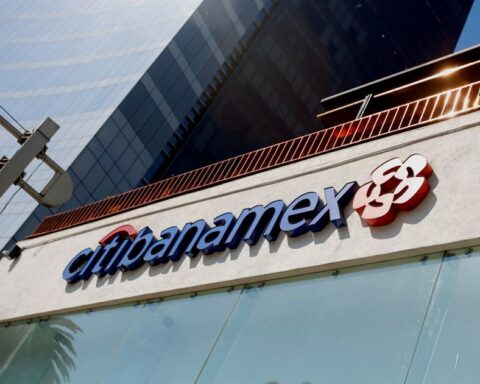 The businessman close to AMLO, Javier Garza, seeks to buy Banamex