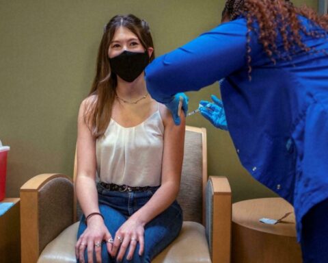 The coronavirus vaccine reinforcement campaign is extended and reaches adolescents