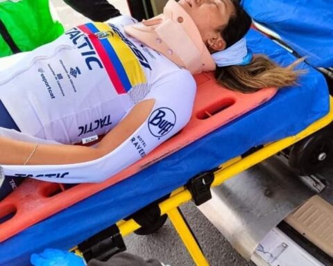 La ciclista ecuatoriana Miryam Núñez fue impactada en la rueda posterior de su bicicleta mientras entrenaba en la autopista General Rumiñahui. (Foto: Ernesto Almeida)