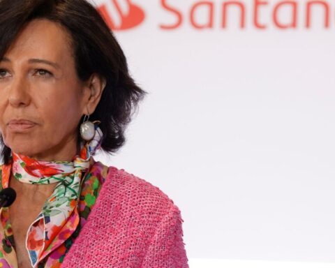 The head of Banco Santander is interested in buying Banamex