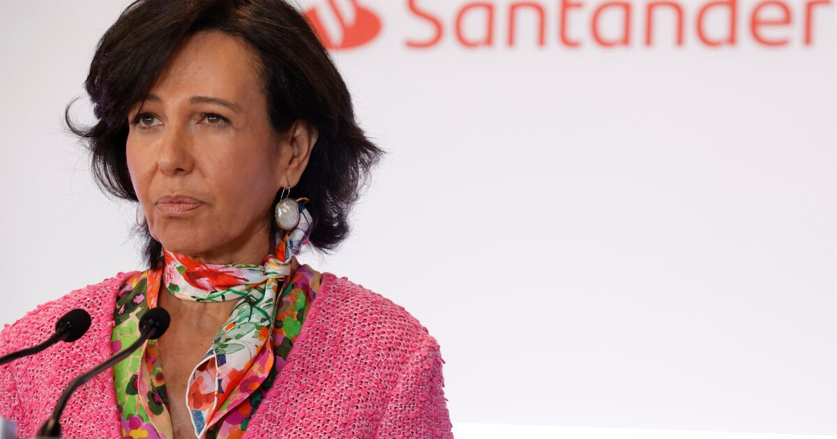 The head of Banco Santander is interested in buying Banamex